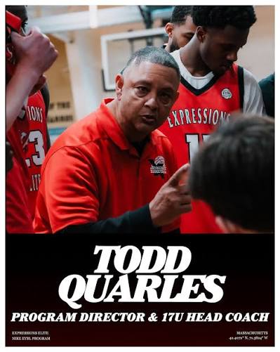 Todd Quarles coaching an Expressions huddle
